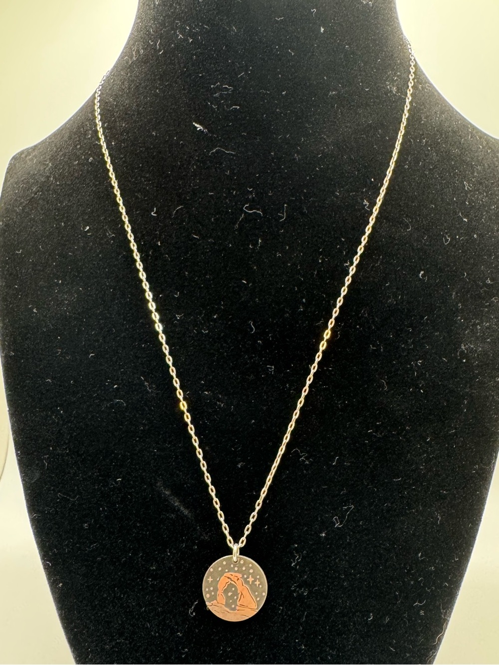 Delicate Arch Round Necklace - Picture 6 of 12